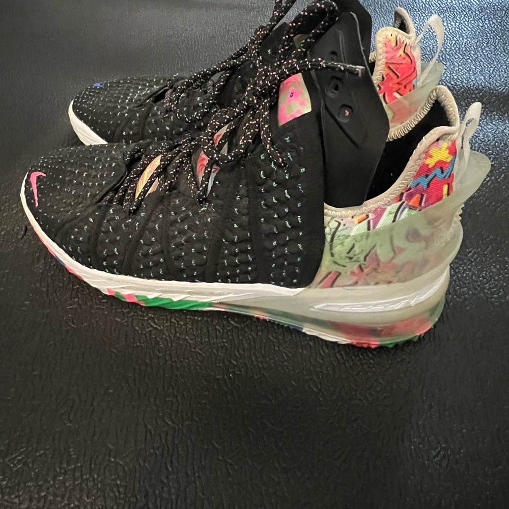 Lebron 18 size 12 Nike